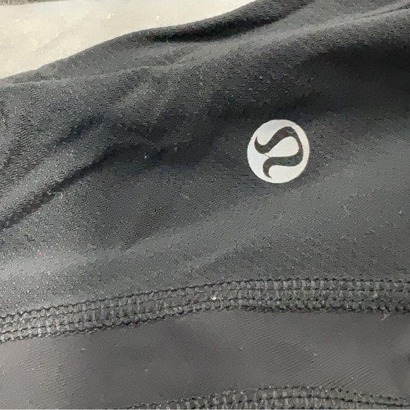 LuLuLemon Inspire Crop II Black Quilt Spring Mesh Capri Pocket Leggings Size 8 M - Picture 5 of 7